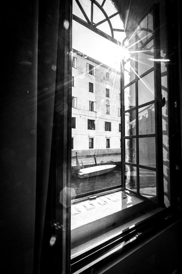 Elegant Fornasa Vecia, Canal View With A Beautiful Garden R&R Venezia Esterno foto